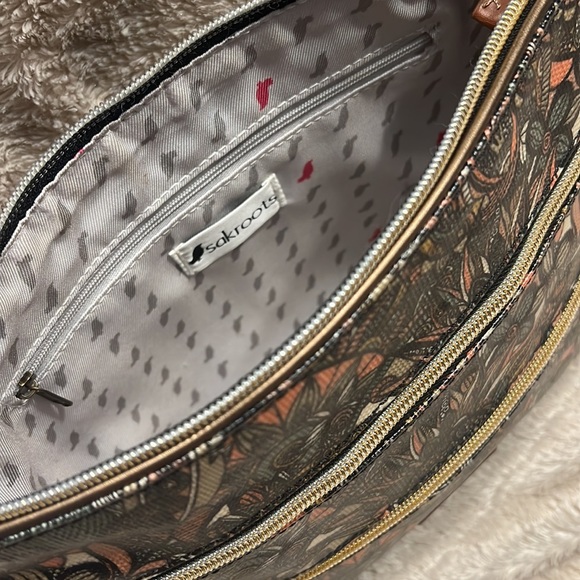 SAKROOTS Artist Circle City Crossbody - Picture 10 of 17